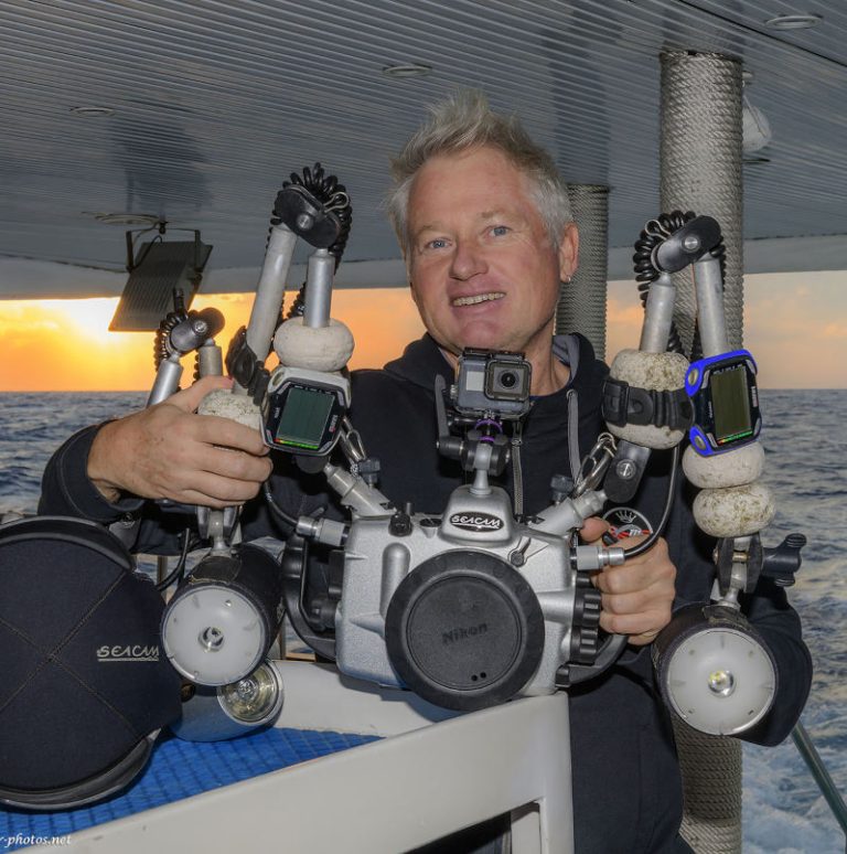 Wolfgang Pölzer, Unterwasser-Fotograf mit Kameraausrüstung
